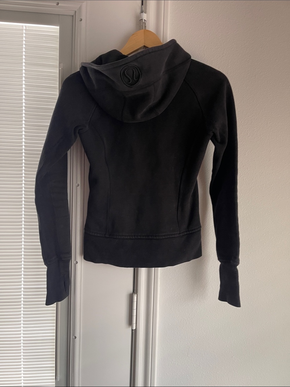 - Lululemon Sweatshirt Scuba Black Jacket - Picture 4 of 4